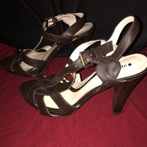 Apartment 9.5 Casual Brown Sandals w/ heels